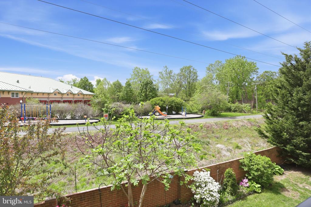 6924 FAIRFAX DRIVE Unit: 230