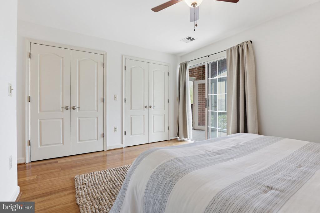 6924 FAIRFAX DRIVE Unit: 230