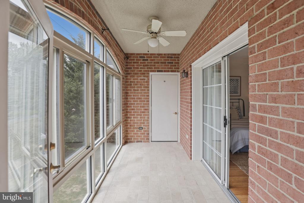 6924 FAIRFAX DRIVE Unit: 230
