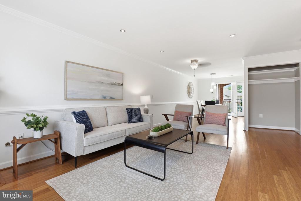 6924 FAIRFAX DRIVE Unit: 230