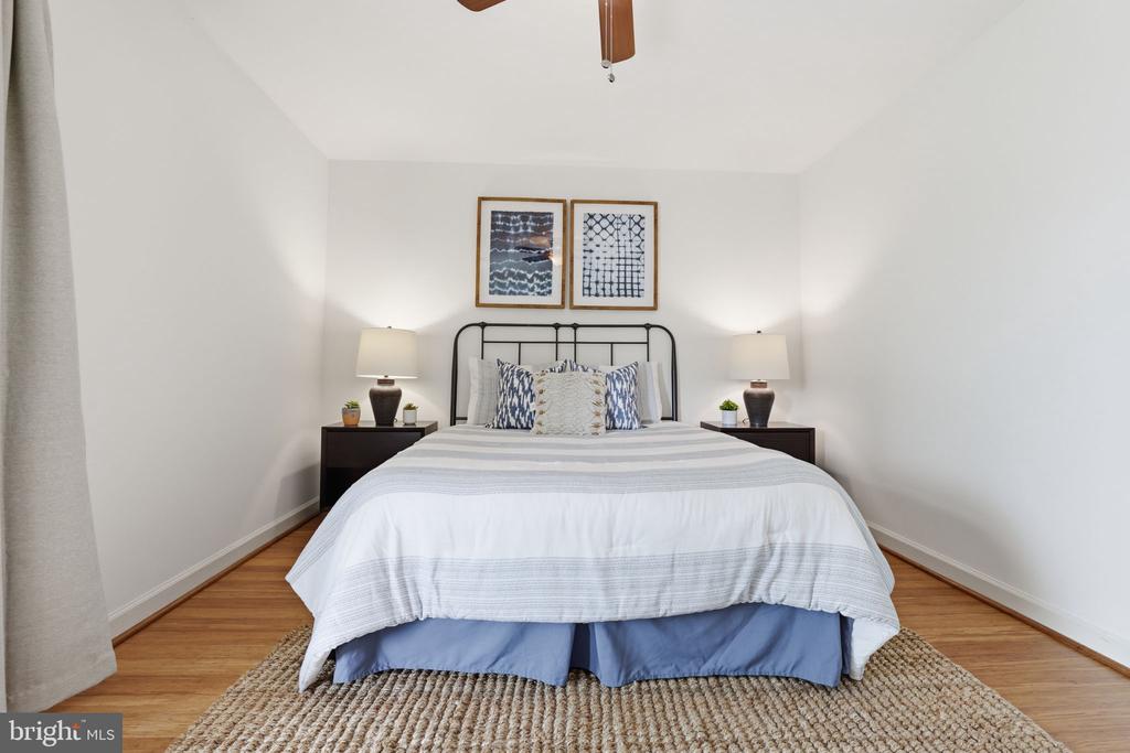 6924 FAIRFAX DRIVE Unit: 230