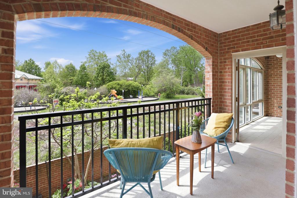 6924 FAIRFAX DRIVE Unit: 230