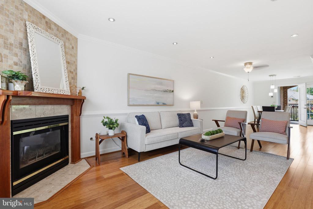 6924 FAIRFAX DRIVE Unit: 230
