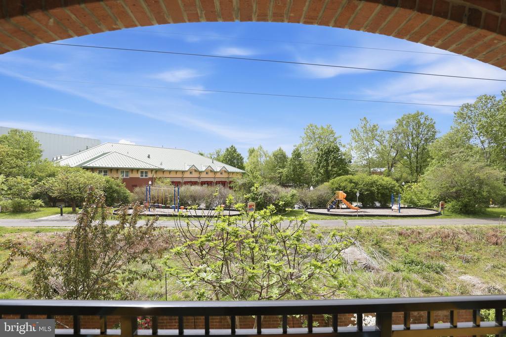 6924 FAIRFAX DRIVE Unit: 230
