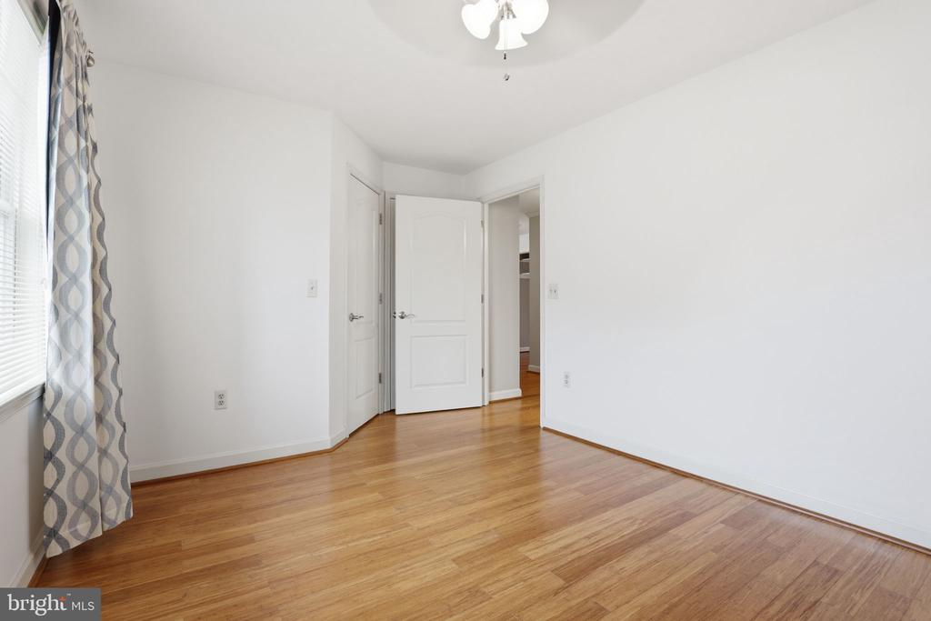 6924 FAIRFAX DRIVE Unit: 230
