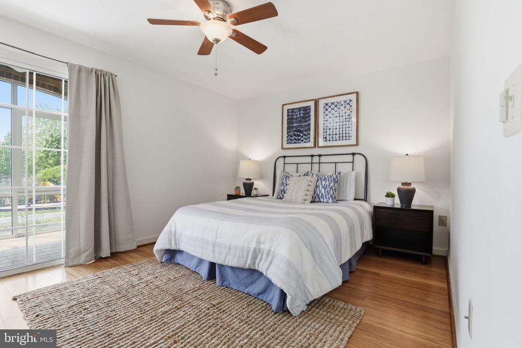 6924 FAIRFAX DRIVE Unit: 230