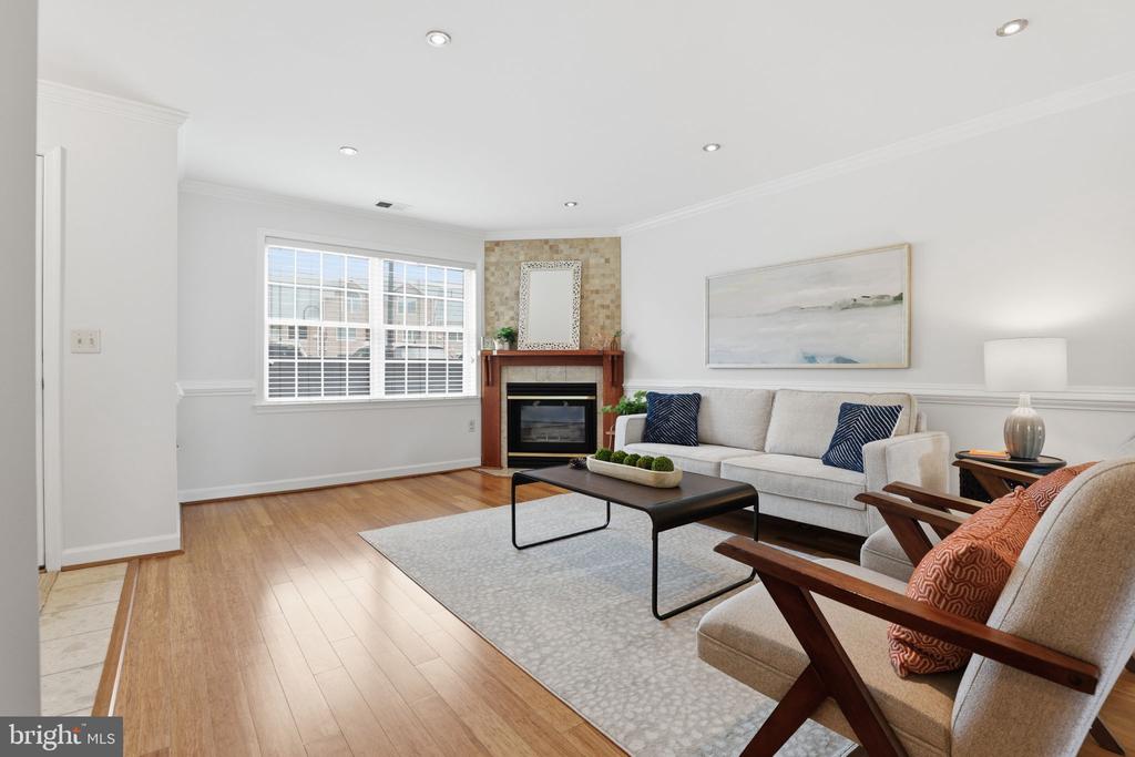 6924 FAIRFAX DRIVE Unit: 230