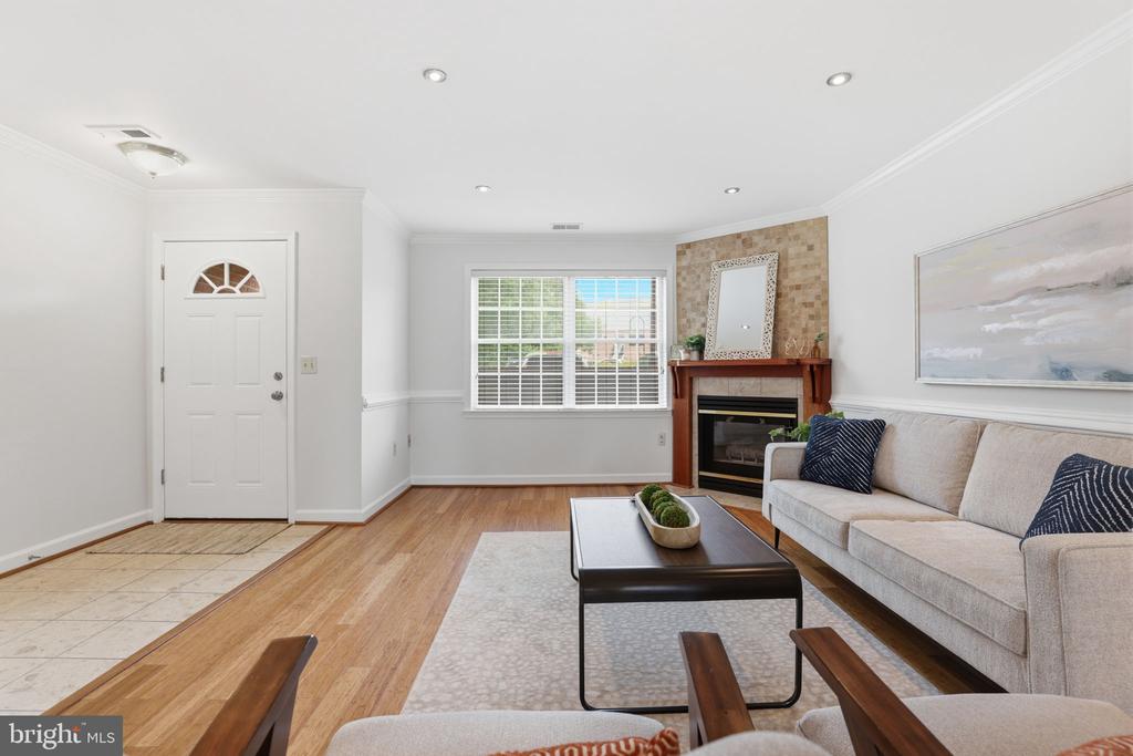 6924 FAIRFAX DRIVE Unit: 230