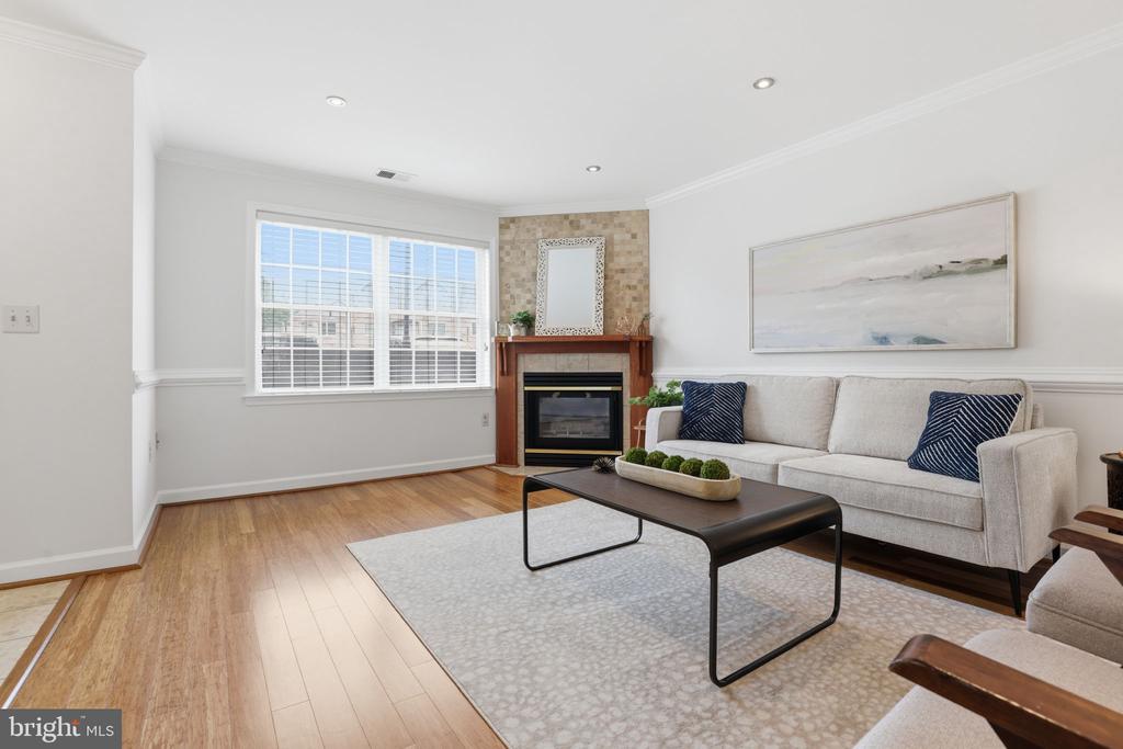 6924 FAIRFAX DRIVE Unit: 230