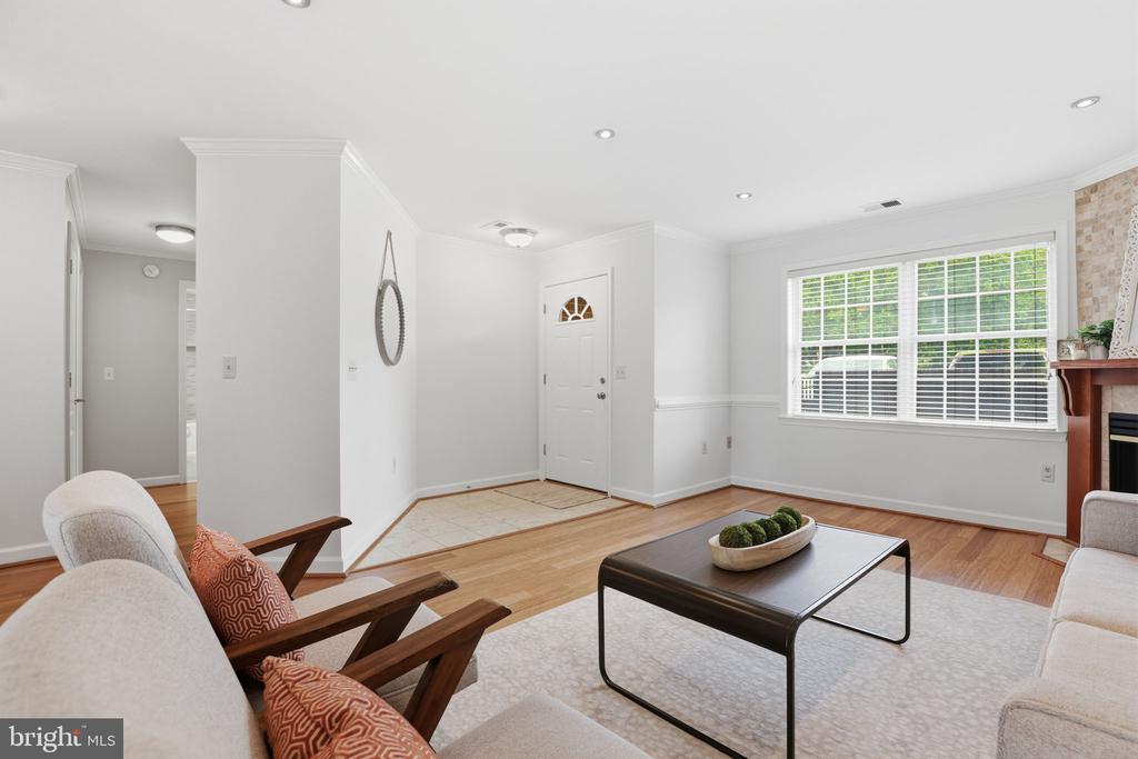 6924 FAIRFAX DRIVE Unit: 230