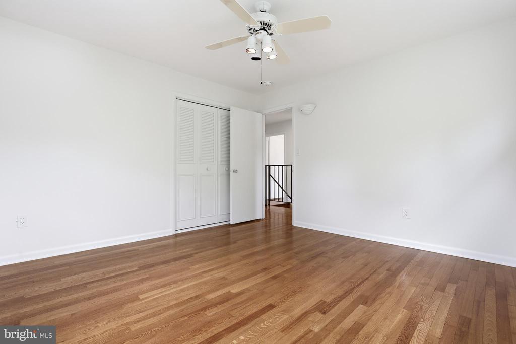 5426 11TH STREET N