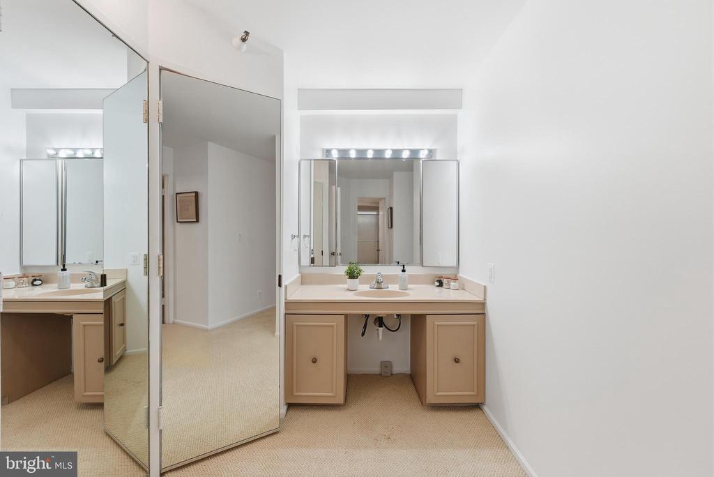 1600 N OAK STREET Unit: 618