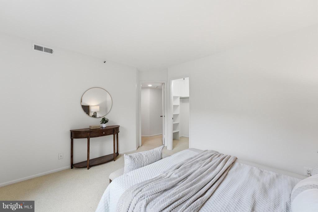1600 N OAK STREET Unit: 618