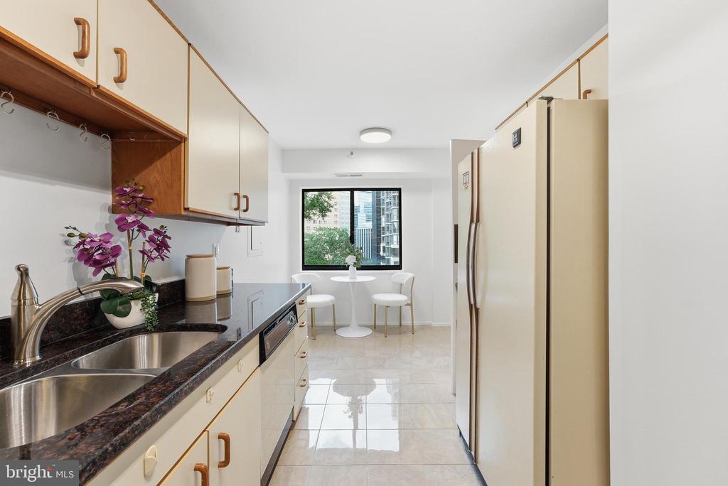 1600 N OAK STREET Unit: 618