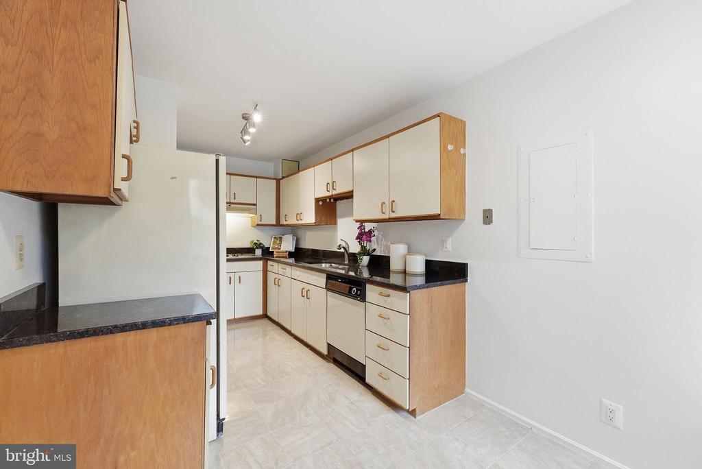 1600 N OAK STREET Unit: 618