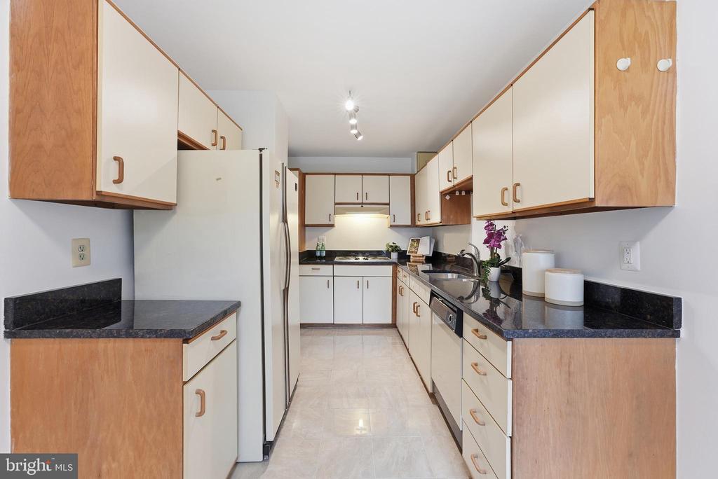 1600 N OAK STREET Unit: 618