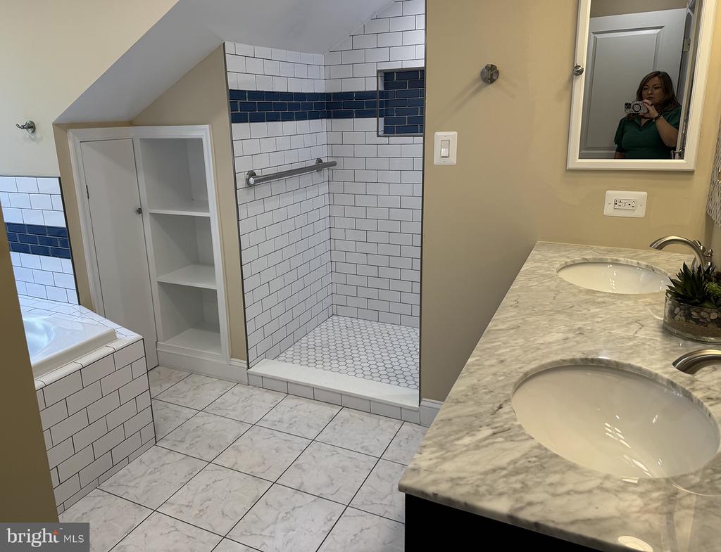 5529 FAIRFAX DRIVE
