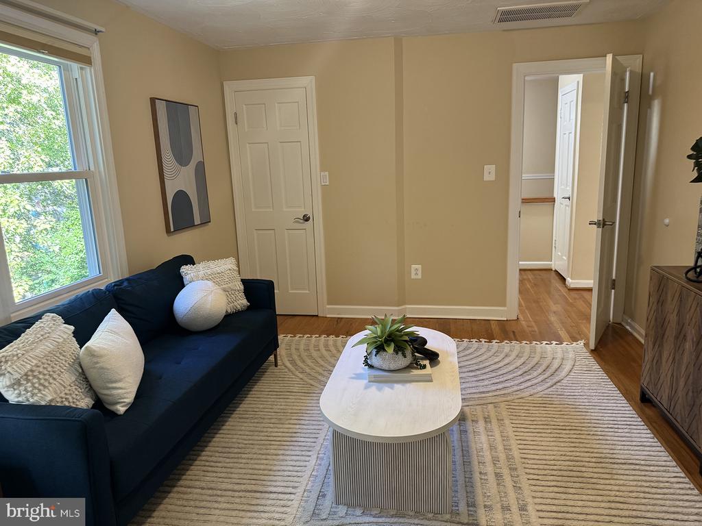 5529 FAIRFAX DRIVE