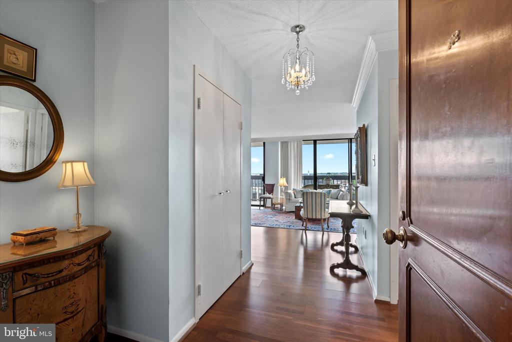 400 MADISON STREET Unit: 802
