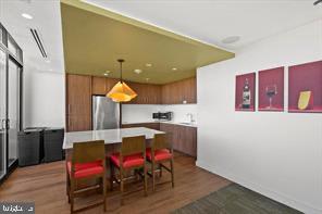 400 MADISON STREET Unit: 802