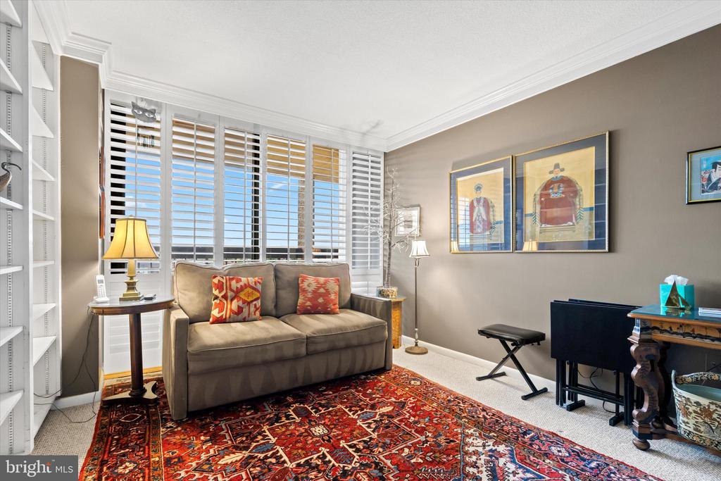 400 MADISON STREET Unit: 802