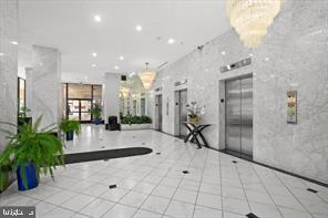 400 MADISON STREET Unit: 802