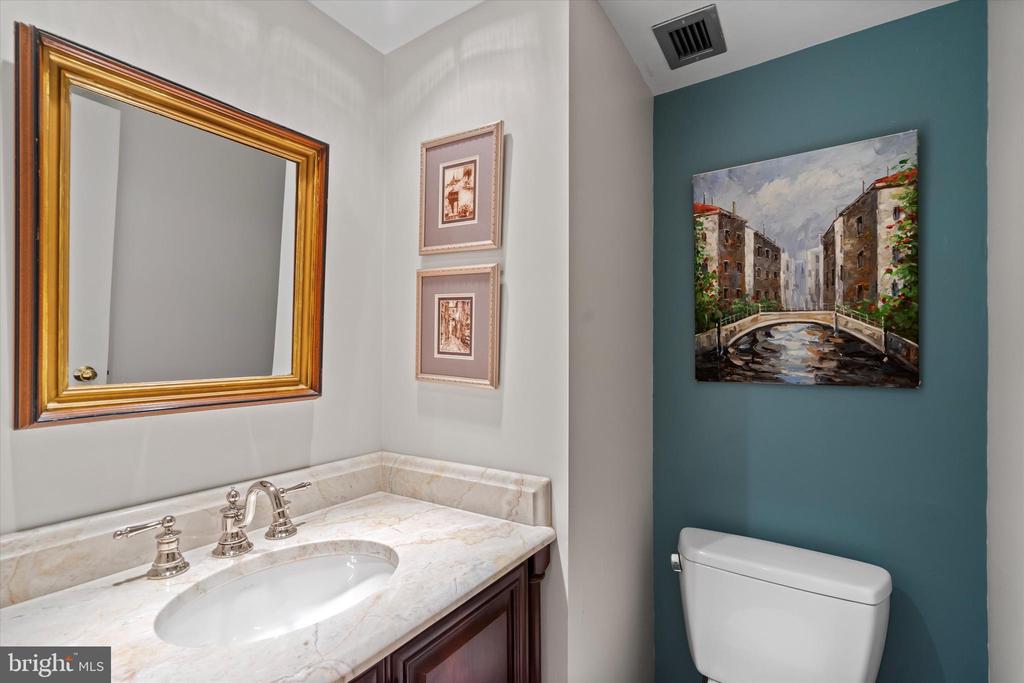 400 MADISON STREET Unit: 802