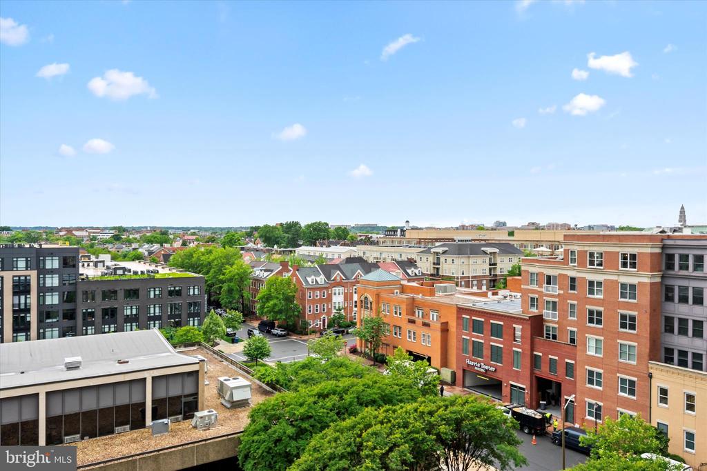 400 MADISON STREET Unit: 802
