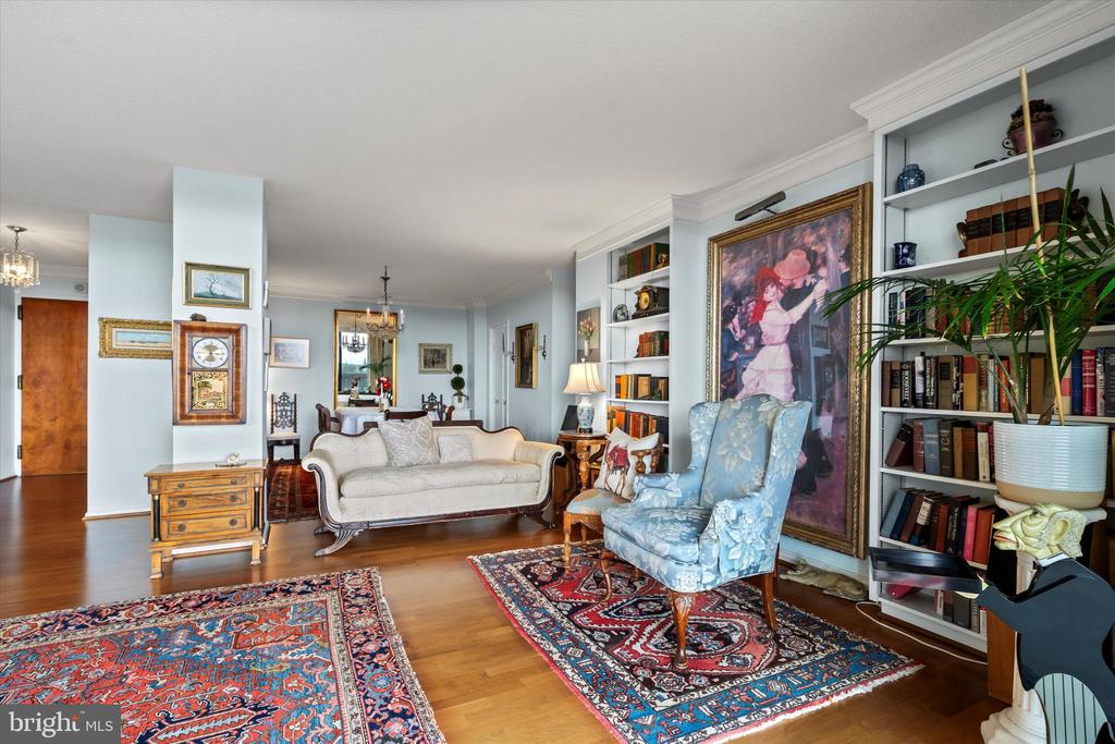 400 MADISON STREET Unit: 802