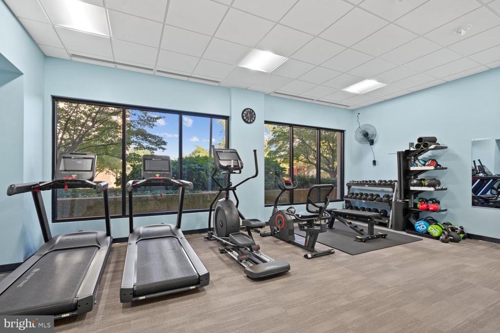 400 MADISON STREET Unit: 802