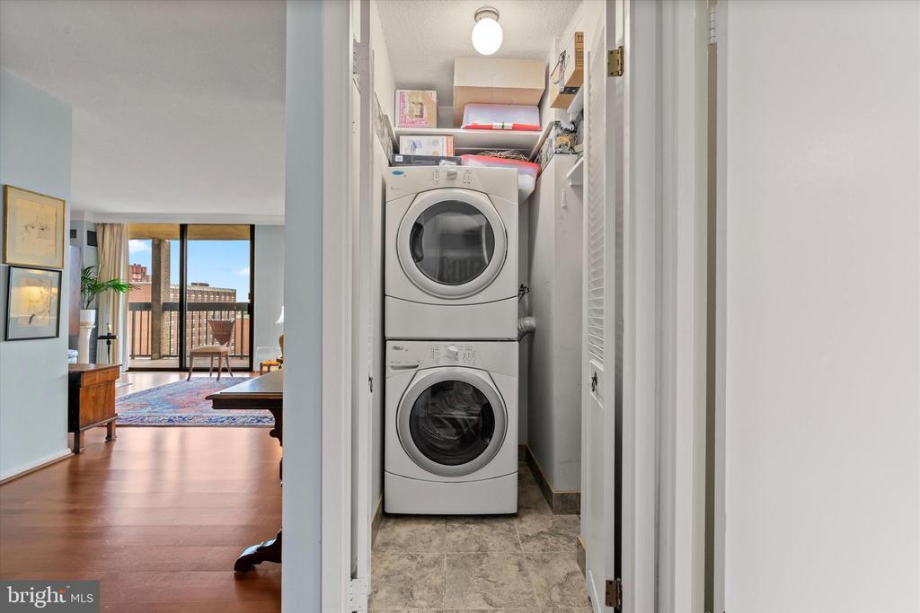 400 MADISON STREET Unit: 802