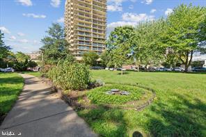 400 MADISON STREET Unit: 802