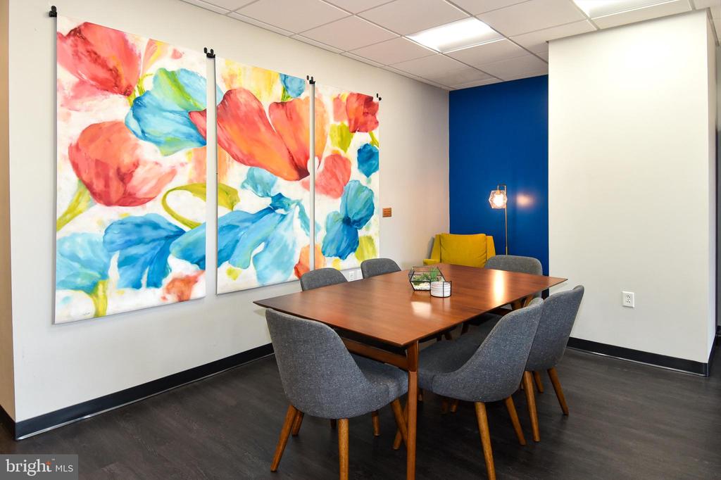 400 MADISON STREET Unit: 802