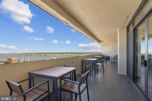 400 MADISON STREET Unit: 802