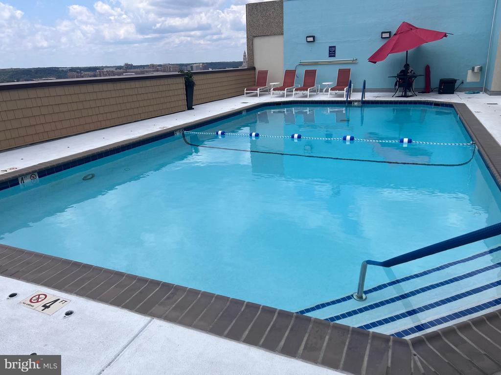 400 MADISON STREET Unit: 802