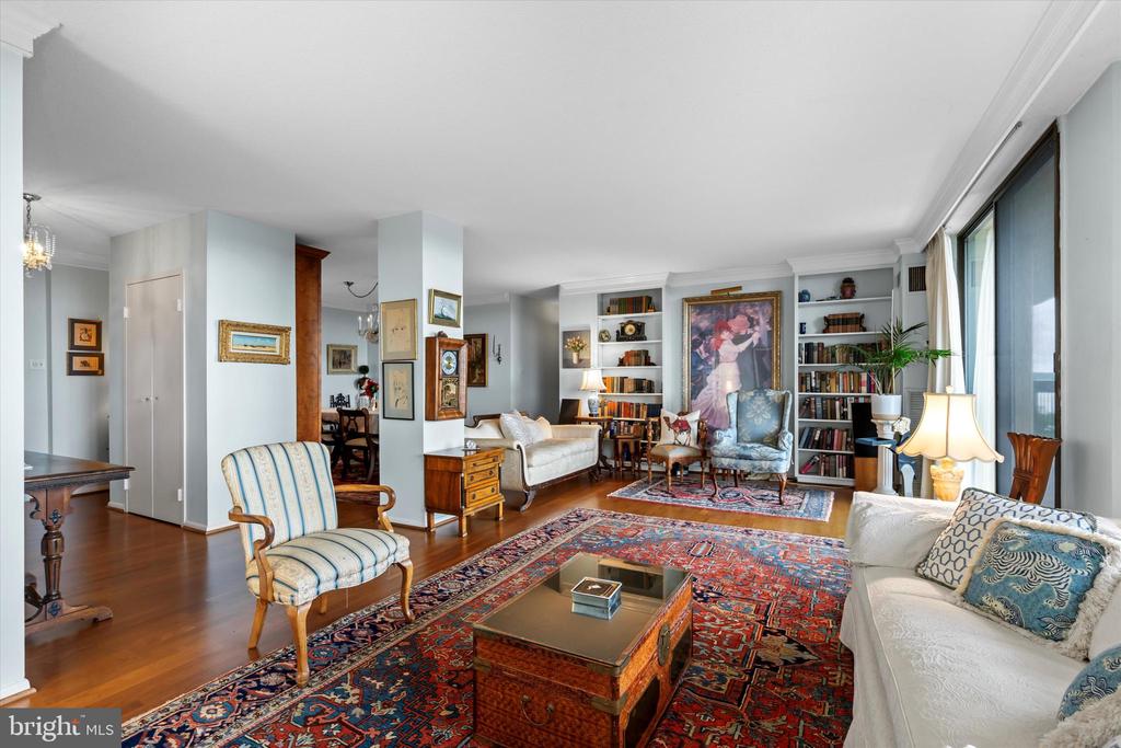 400 MADISON STREET Unit: 802