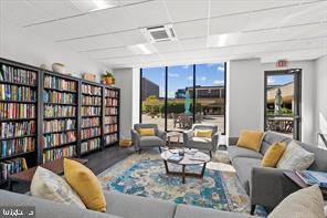 400 MADISON STREET Unit: 802