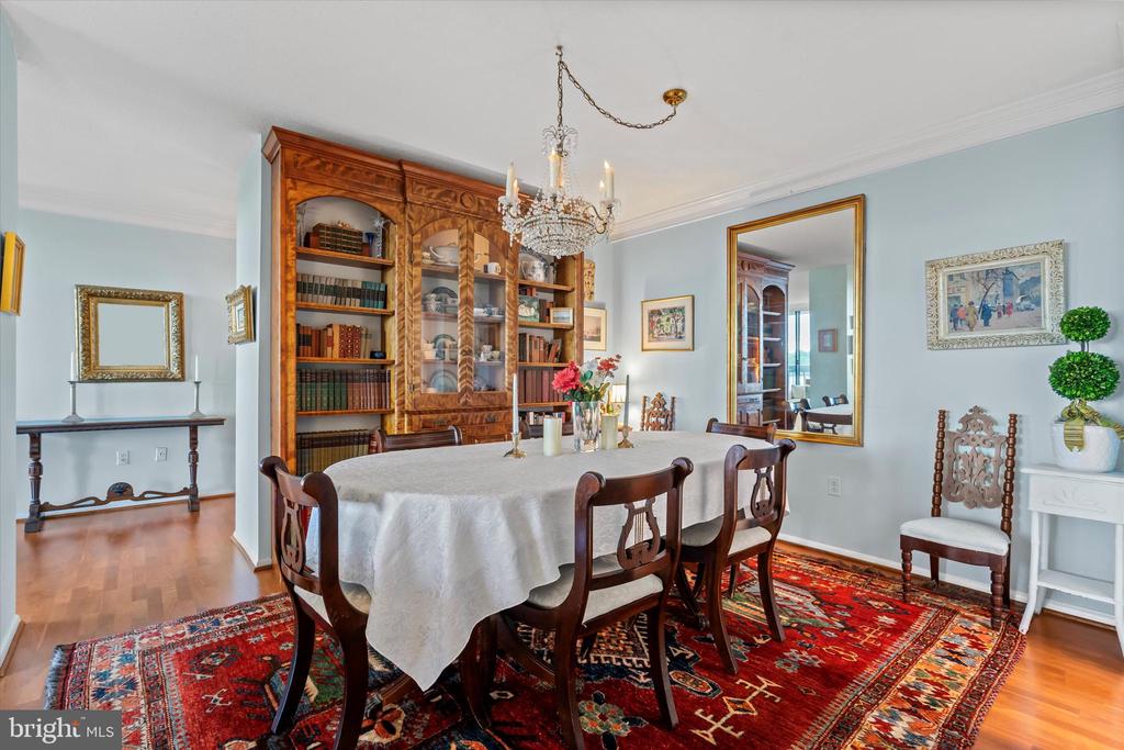 400 MADISON STREET Unit: 802