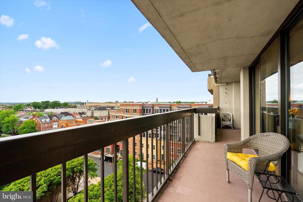 400 MADISON STREET Unit: 802