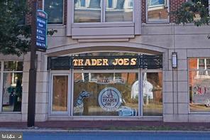 400 MADISON STREET Unit: 802