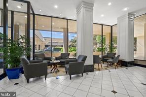 400 MADISON STREET Unit: 802