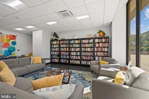400 MADISON STREET Unit: 802