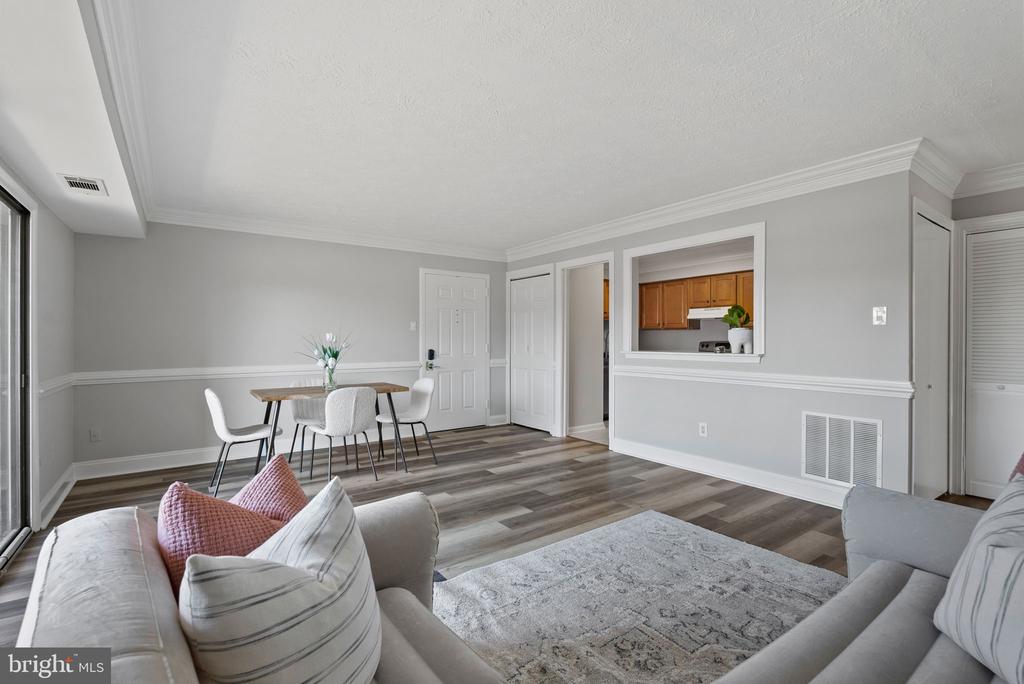 7952 SEVEN WOODS DRIVE Unit: D