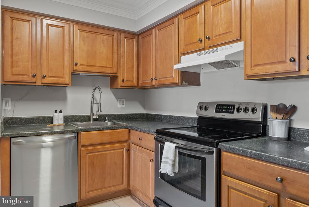 7952 SEVEN WOODS DRIVE Unit: D