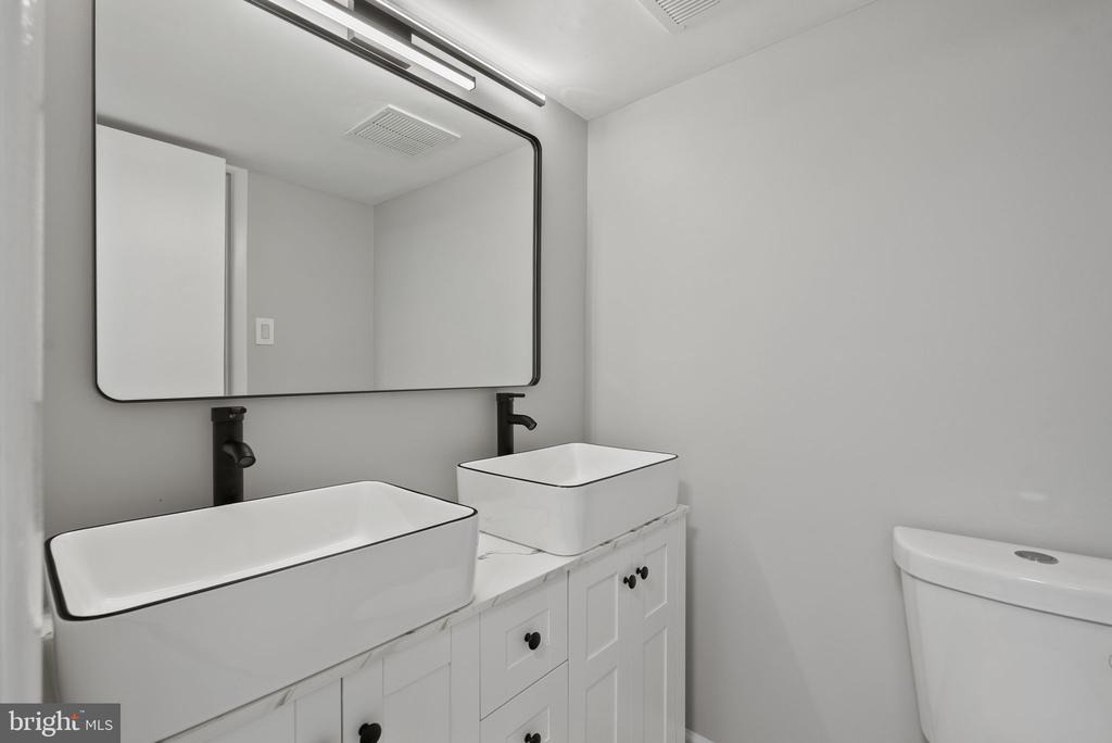 7952 SEVEN WOODS DRIVE Unit: D