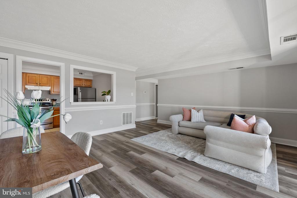 7952 SEVEN WOODS DRIVE Unit: D