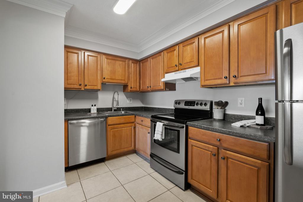 7952 SEVEN WOODS DRIVE Unit: D