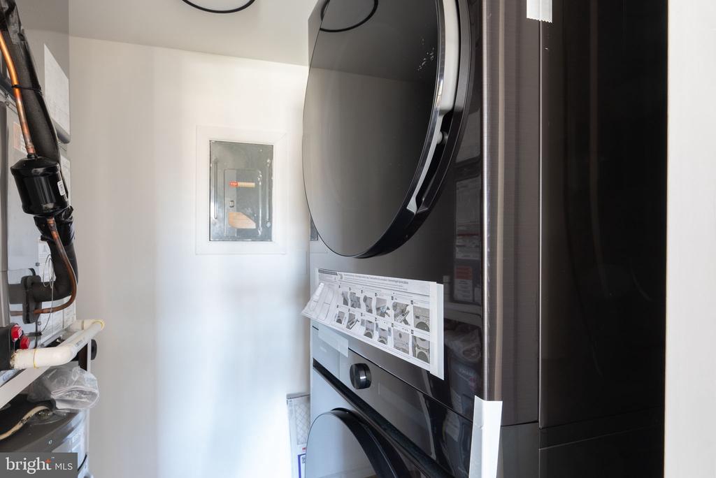 7952 SEVEN WOODS DRIVE Unit: D