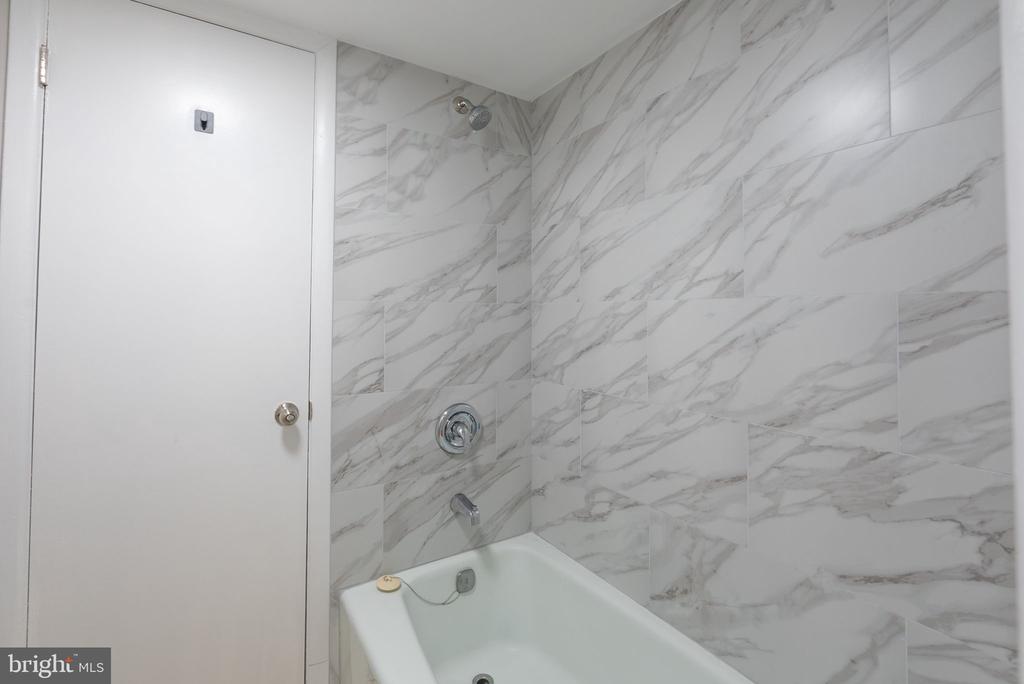 7952 SEVEN WOODS DRIVE Unit: D