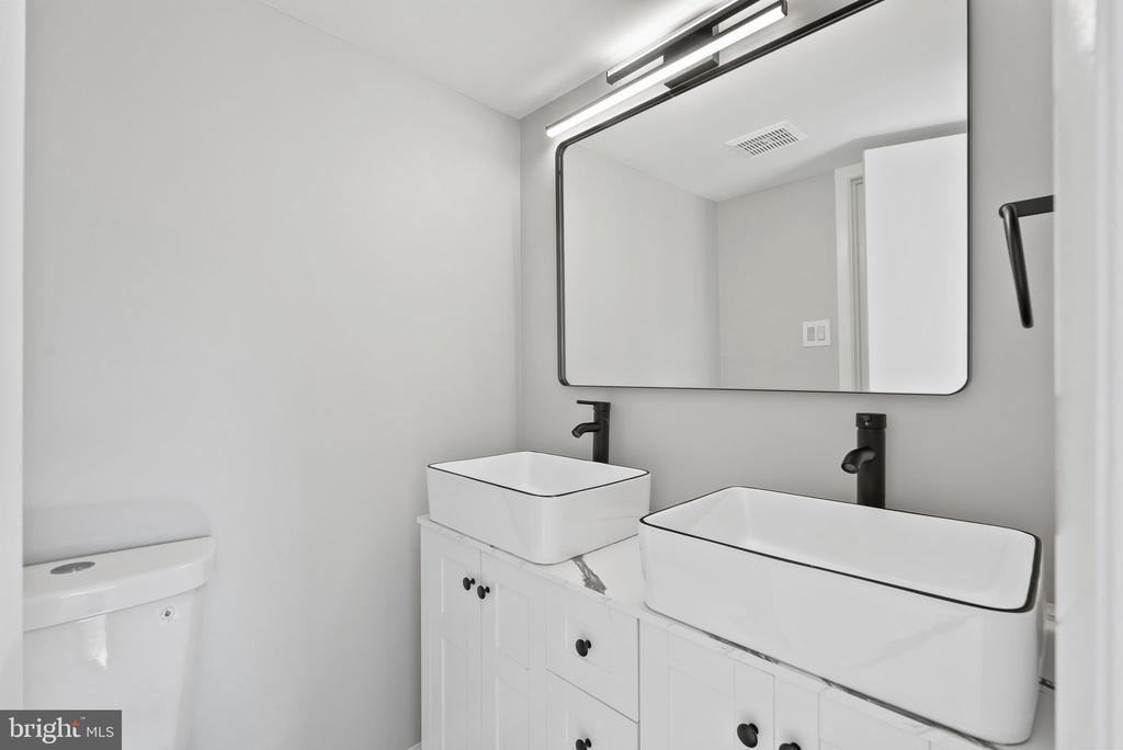 7952 SEVEN WOODS DRIVE Unit: D